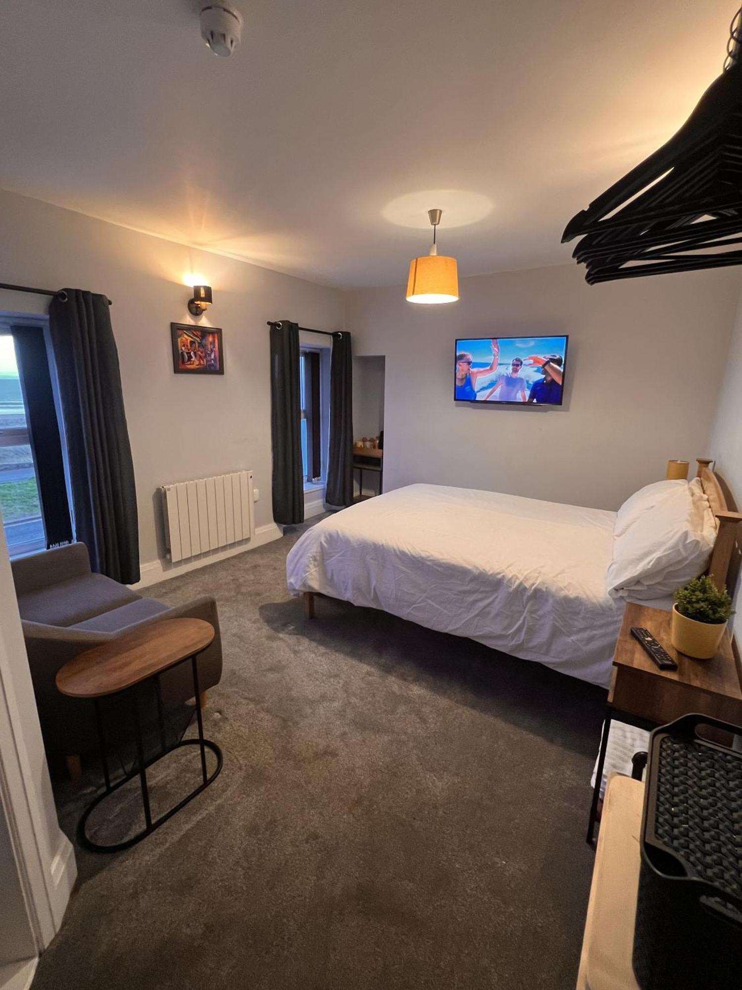 Hoopers Sandy Beach Guest Rooms Суонси Экстерьер фото