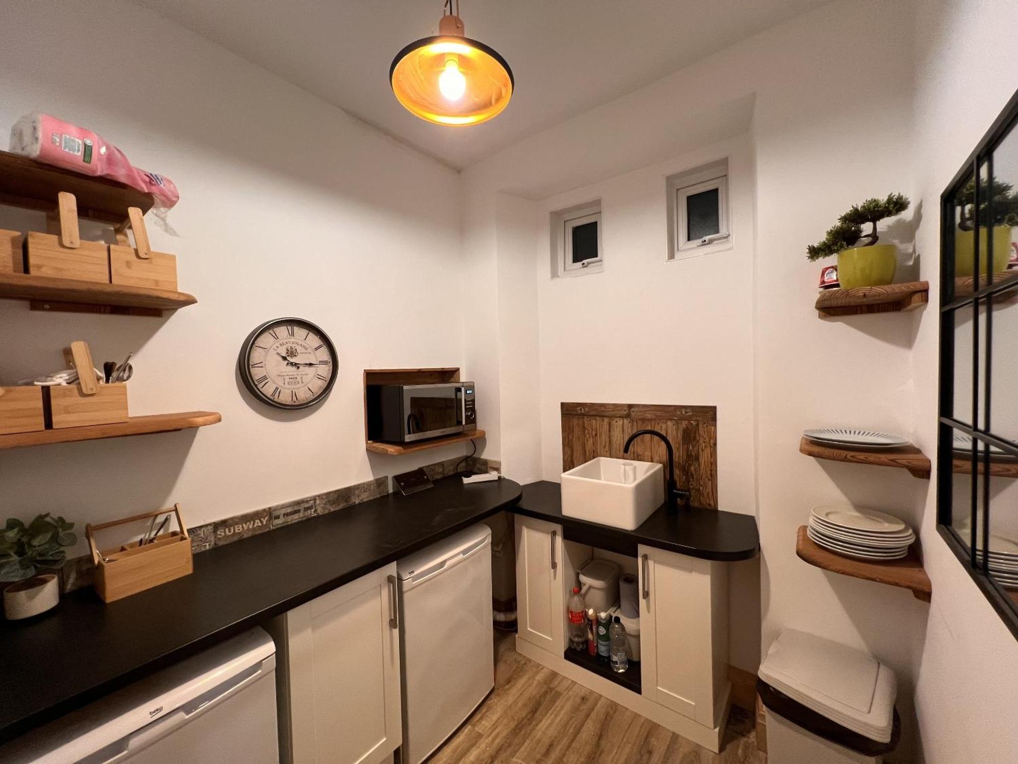 Hoopers Sandy Beach Guest Rooms Суонси Экстерьер фото